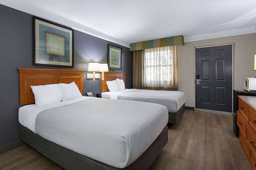 More Photos Of 7750 Davis Hwy, Pensacola Hotel For Sale