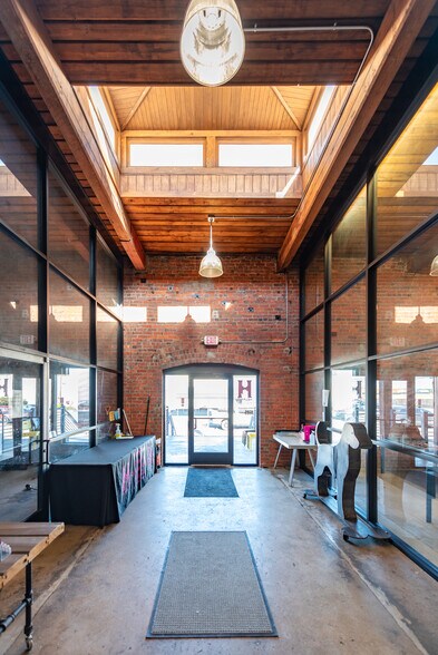 More Photos Of 1605 Rhoadmiller St, Richmond Office For Sale