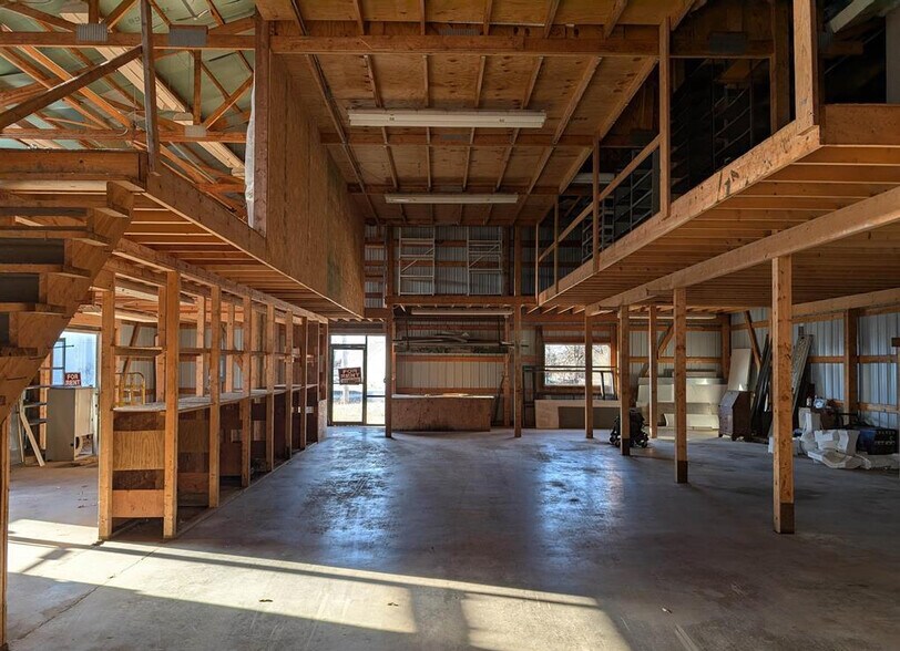 More Photos Of 421 E Moneta Ave, Peoria Heights Self Storage For Lease