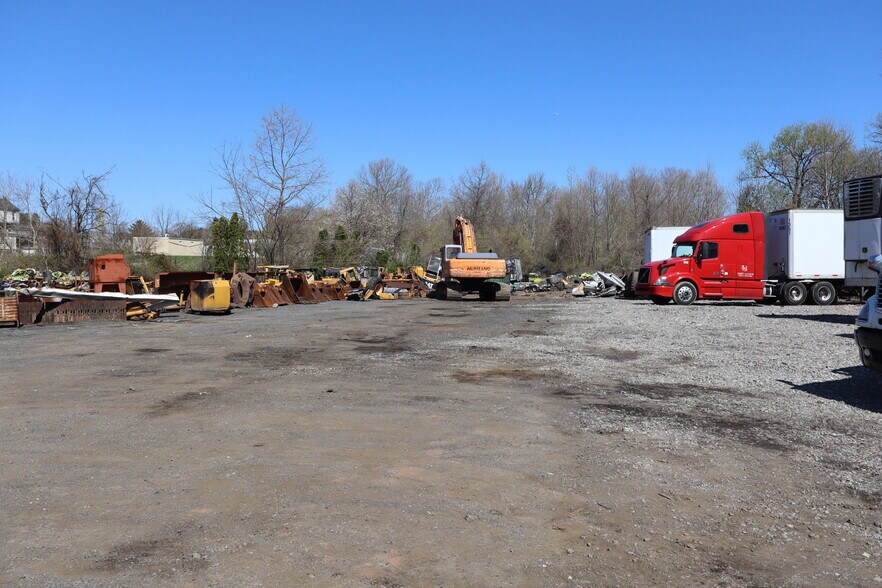 More Photos Of Catasauqua Ave., Whitehall Warehouse For Lease