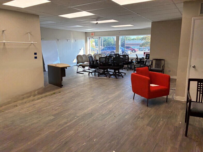 More Photos Of 1164 E Ridge Rd, Rochester Storefront Retail Office For Lease