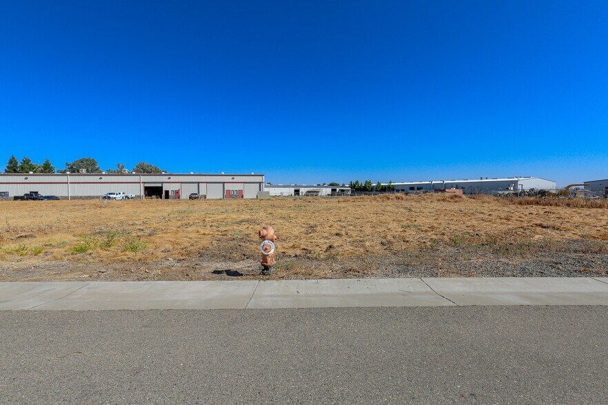 More Photos Of 128 Heron Way, Merced Light Manufacturing For Lease