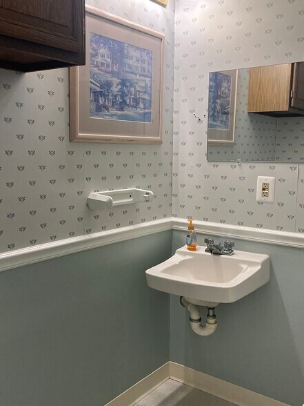 More Photos Of 13934 Baltimore Ave, Laurel Medical For Sale