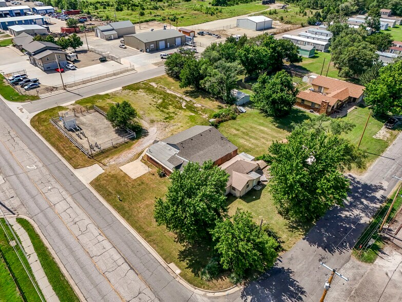More Photos Of 1610 W 6th Ave, El Dorado General Retail For Sale