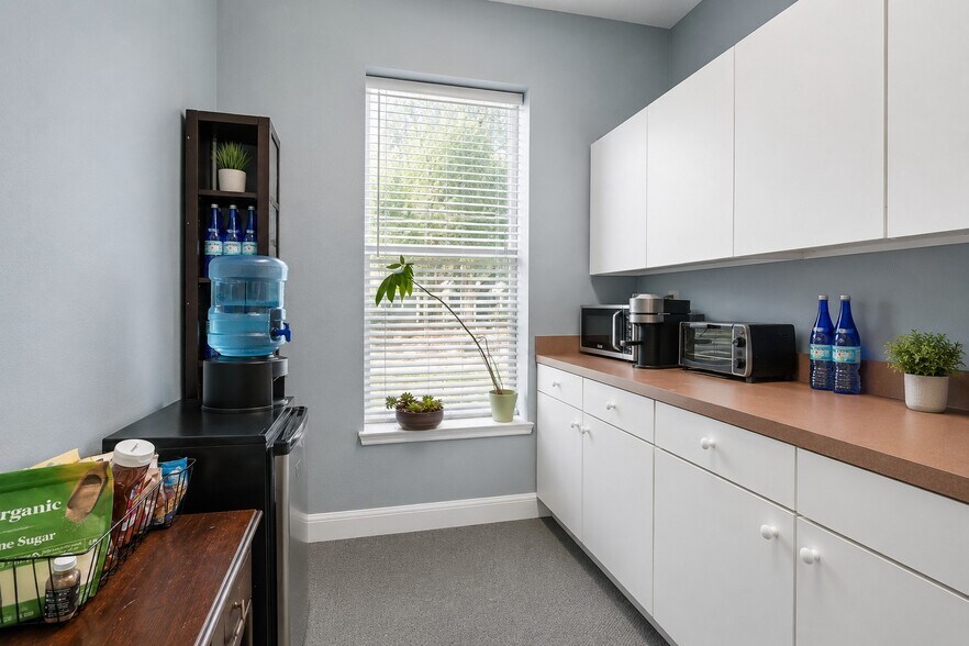More Photos Of 402 E 7th Ave, Tampa Office For Sale