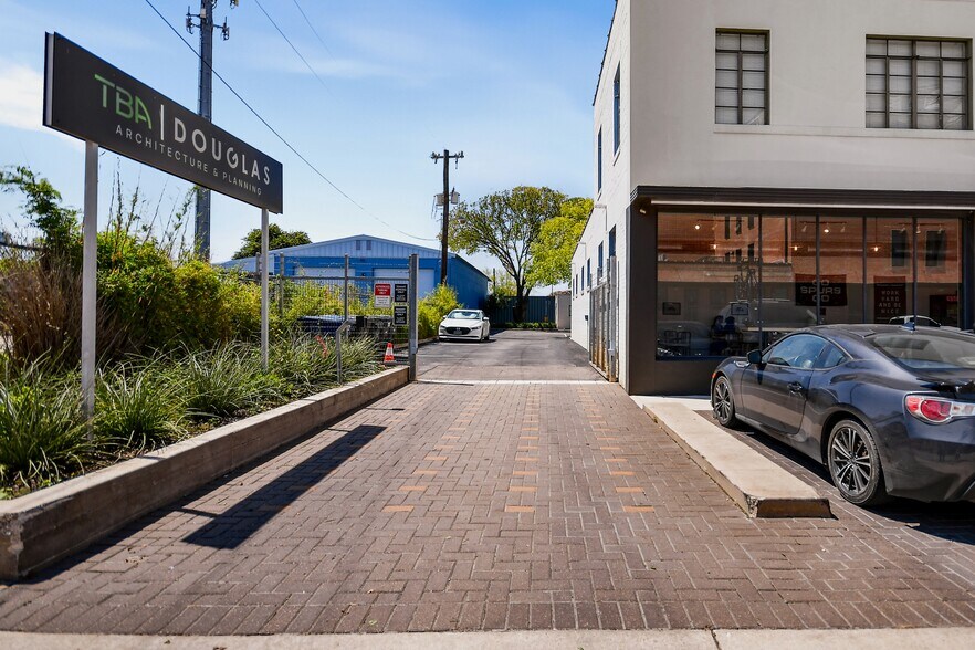 More Photos Of 1320 E Houston St, San Antonio Storefront Retail Office For Lease
