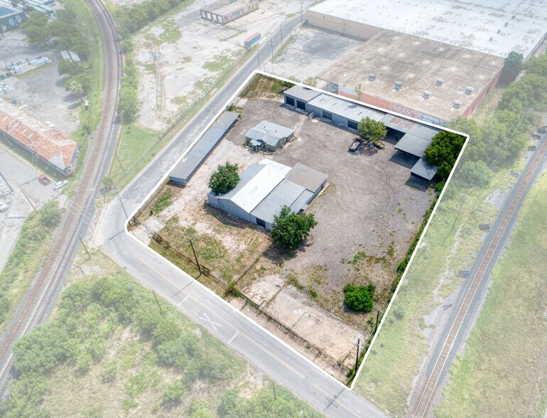 More Photos Of 1402 Hoefgen Ave, San Antonio Warehouse For Sale