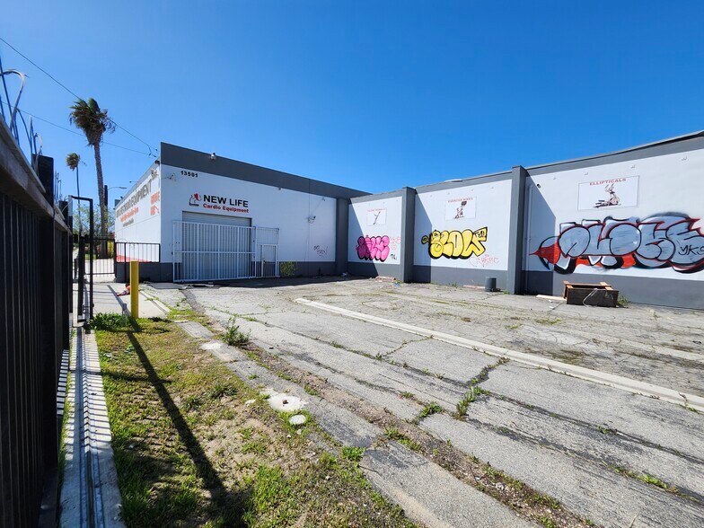 More Photos Of 13501 S Main St, Los Angeles Warehouse For Sale
