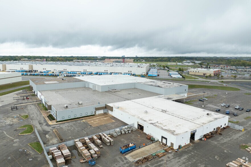 More Photos Of 20801 Miles Rd, North Randall Warehouse For Lease