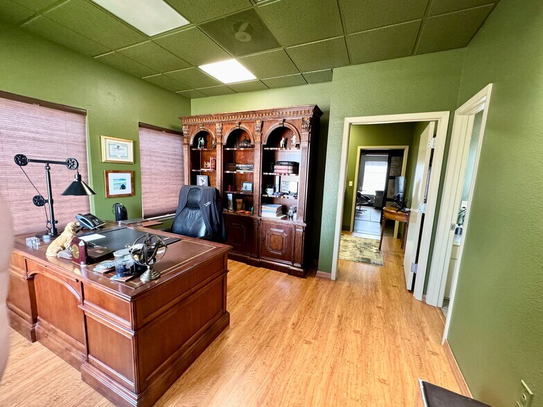 More Photos Of 4550 Lamar Ave, Paris Rehabilitation Center For Lease