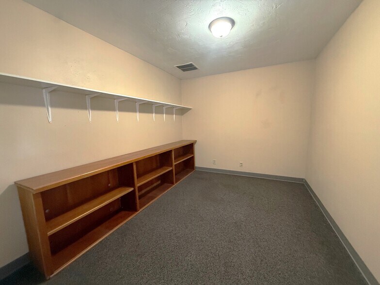 More Photos Of 2184 Broadway Ave, North Bend Office For Sale