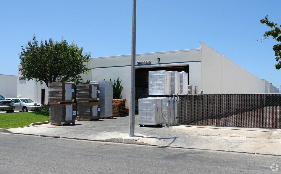 More Photos Of 15671 Industry Ln, Huntington Beach Manufacturing For Lease