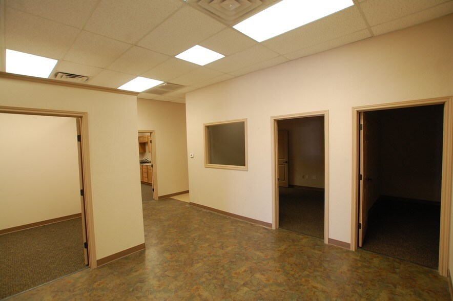 More Photos Of 6101 43rd St, Lubbock Storefront For Lease