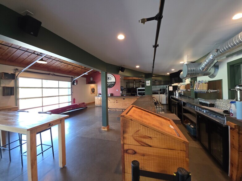More Photos Of 4493 Walden Ave, Lancaster Office For Sale
