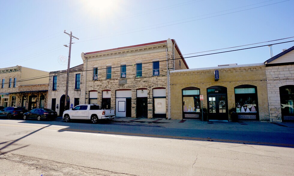 Primary Photo Of 929 Loop 332, Liberty Hill Storefront Retail Office For Lease