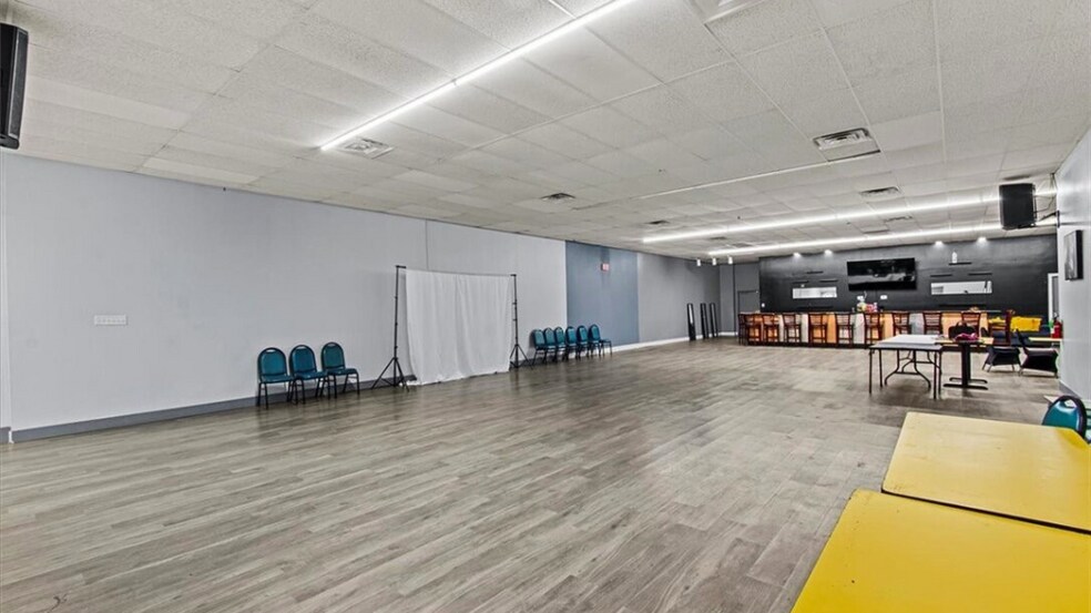 More Photos Of 420 E Ave C, Killeen Freestanding For Lease