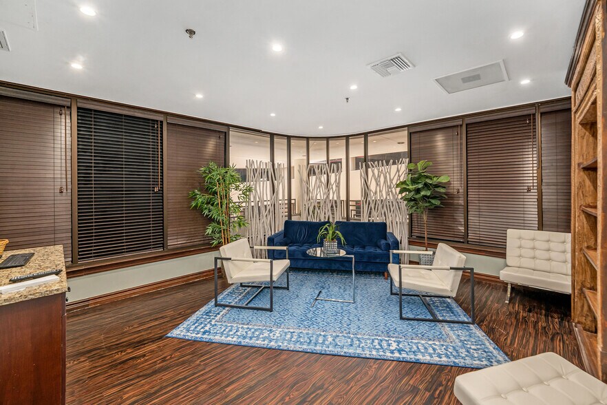 More Photos Of 240 1st Ave S, Saint Petersburg Loft Creative Space For Sale