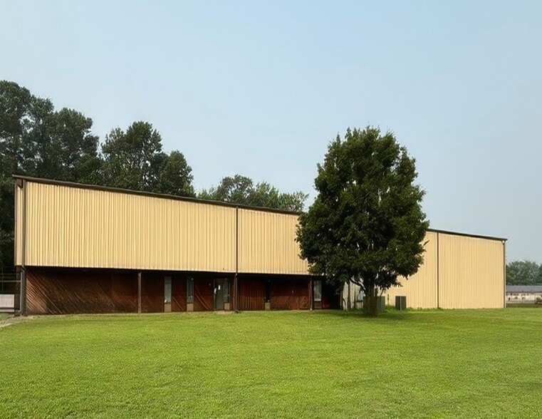 Primary Photo Of 15352 Merry Cat Ln, Belle Haven Distribution For Sale