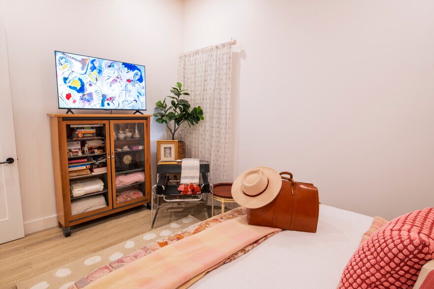 More Photos Of 13662 Red Arrow Hwy, Harbert Hotel For Sale