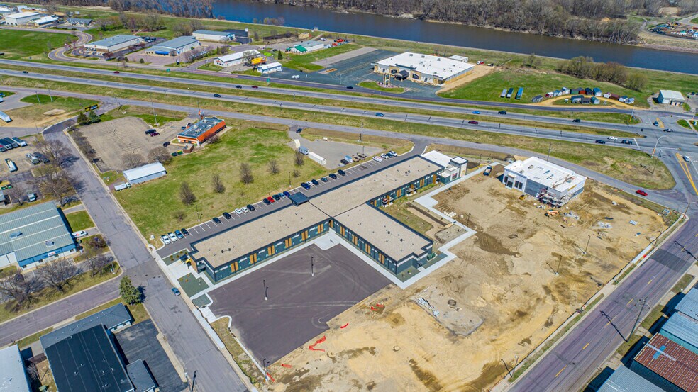 More Photos Of 340 Webster ave, North Mankato Storefront Retail Office For Lease