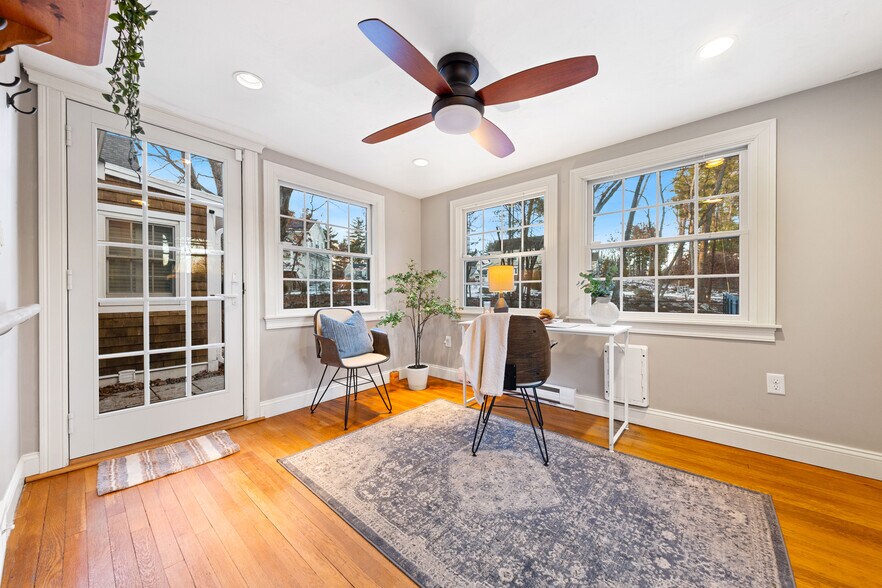 More Photos Of 25 Carlisle Rd, Westford Veterinarian Kennel For Sale