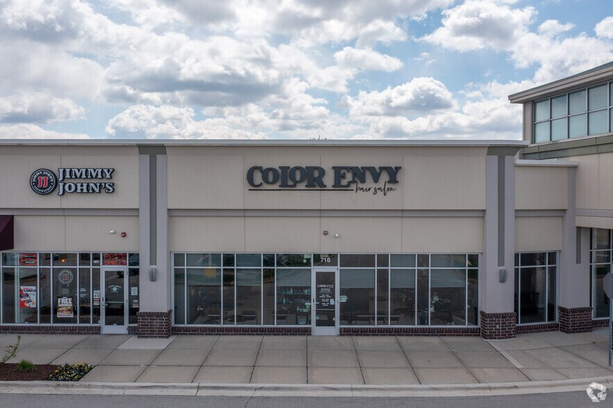 More Photos Of 702-734 E Boughton Rd, Bolingbrook Unknown For Lease