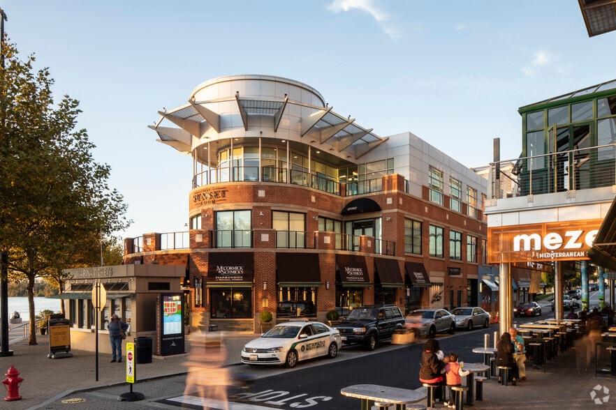 More Photos Of 137 National Plz, Oxon Hill Coworking Space