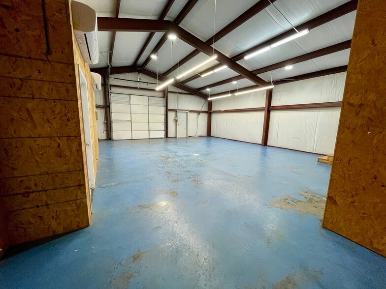 More Photos Of 10291 Robinson Dr, Tyler Industrial For Lease
