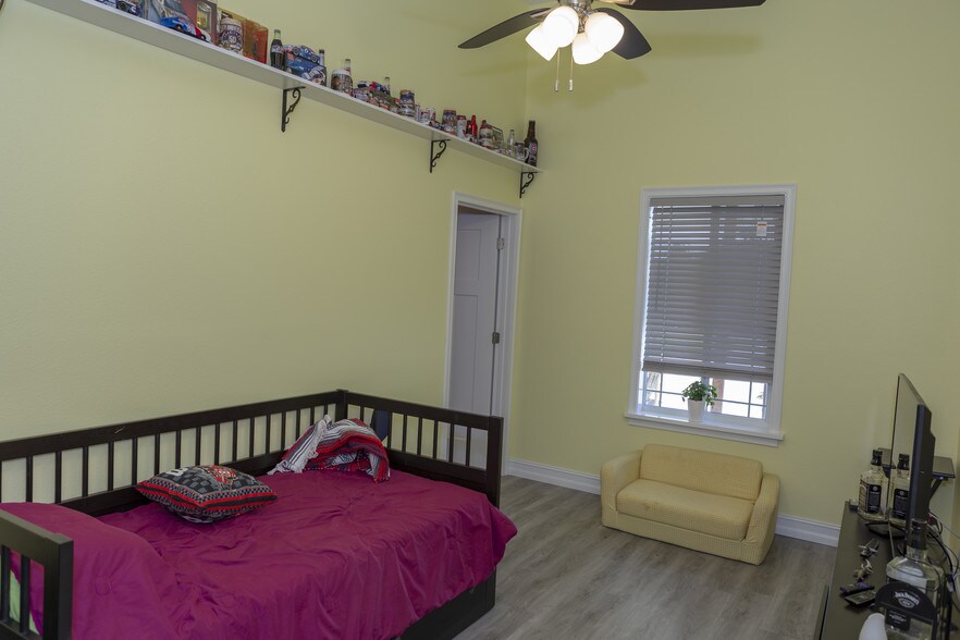 More Photos Of 2211 E Norvell Bryant Hwy, Hernando Freestanding For Sale