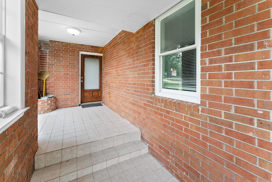 More Photos Of 2605 US Highway 80 W, Savannah Office For Sale