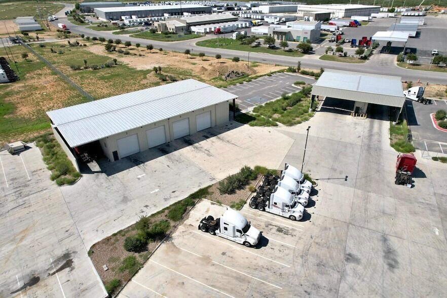 More Photos Of 1207 Beltway Pky, Laredo Warehouse For Lease
