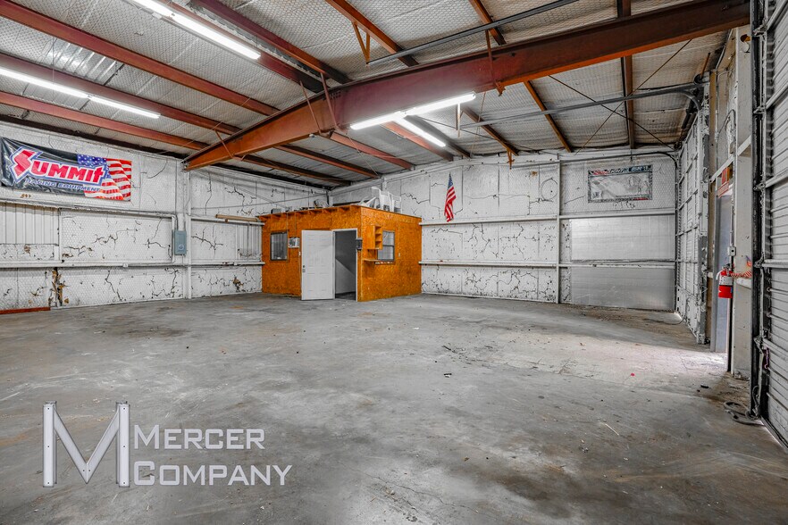 More Photos Of 3103 W Pioneer Pky, Pantego Warehouse For Lease