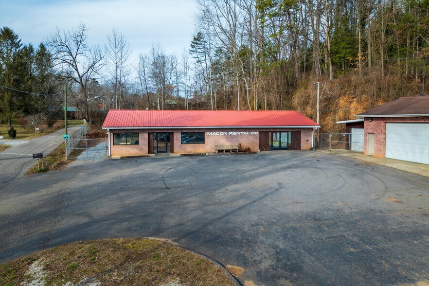 More Photos Of 535 W Main St, Franklin Specialty For Sale