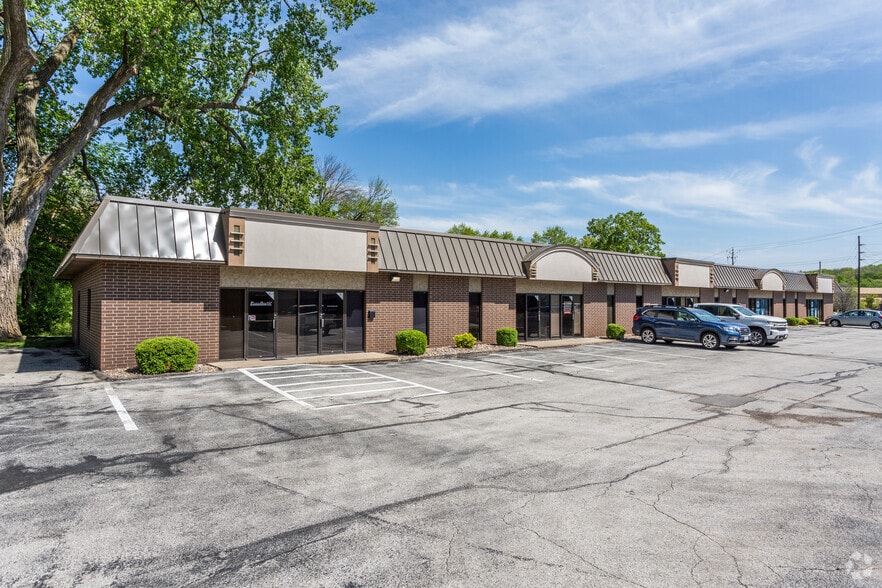 More Photos Of 8345 University Blvd, Clive Office For Lease