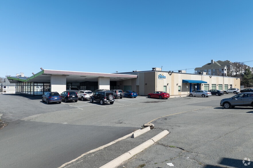 More Photos Of 207 Highland Ave, Salem Light Distribution For Lease