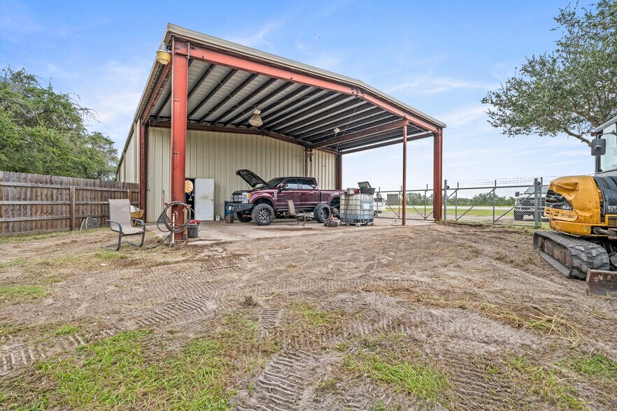 More Photos Of 2590 TX-35 Bypass, Aransas Pass Manufacturing For Sale