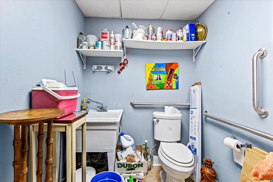 More Photos Of 100 Taylor St, Colonial Beach Storefront Retail Office For Sale