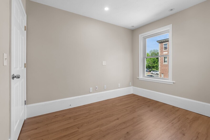 More Photos Of 6 Windsor St, Andover Office For Sale