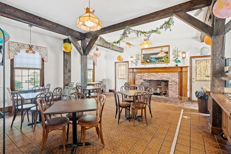 More Photos Of 47 Sugar Rd, Bolton Freestanding For Sale