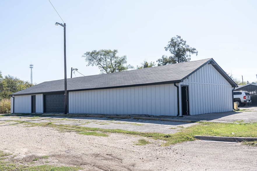 Primary Photo Of 603-605 S Martin Luther King Blvd, Temple Light Manufacturing For Lease