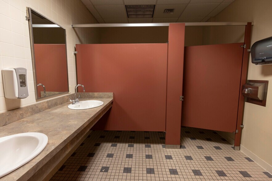 More Photos Of 191 Bedford St, Fall River Medical For Lease