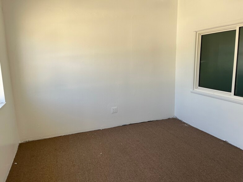 More Photos Of 4155 Dow Rd, Melbourne Unknown For Lease