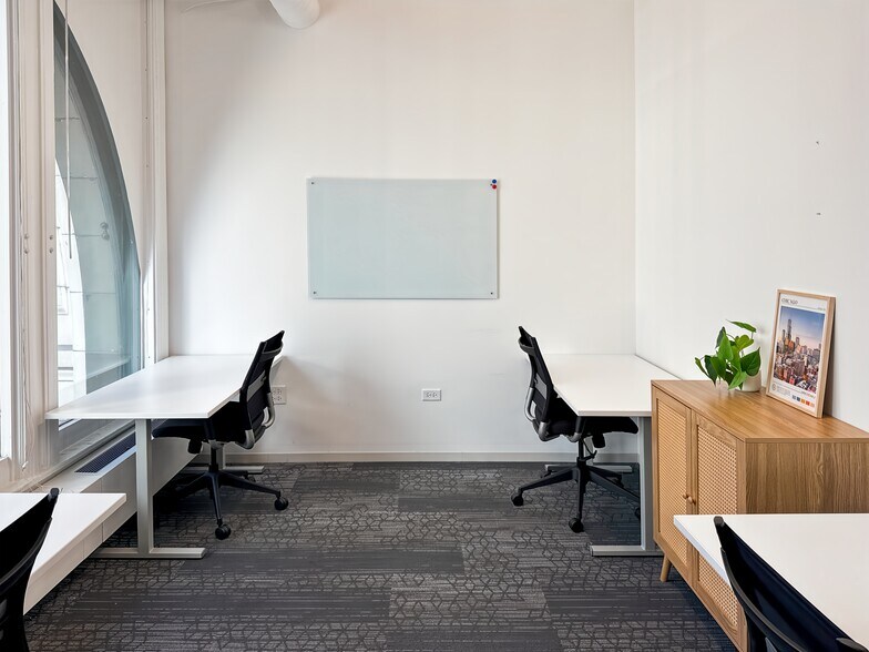 More Photos Of 1 N State St, Chicago Coworking Space