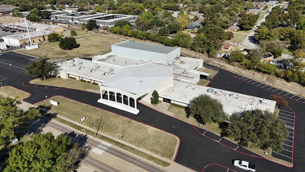 More Photos Of 6801 Meadowbrook Dr, Fort Worth Specialty For Sale