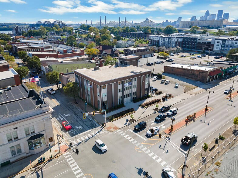 More Photos Of 443 Spring St, Jeffersonville Office For Lease