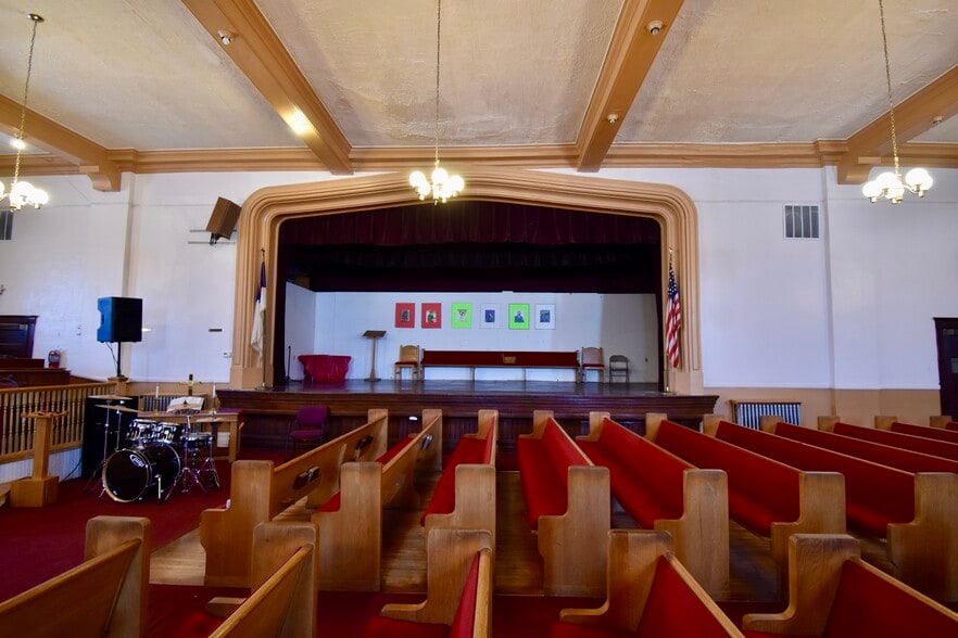 More Photos Of 5646 Lawton St, Detroit Religious Facility For Sale