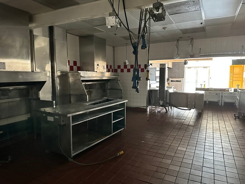 More Photos Of 3850 Veterans Memorial Hwy, Bohemia Fast Food For Lease