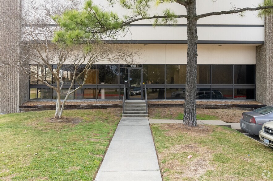 More Photos Of 5700-5750 Campbell Rd, Houston Unknown For Lease
