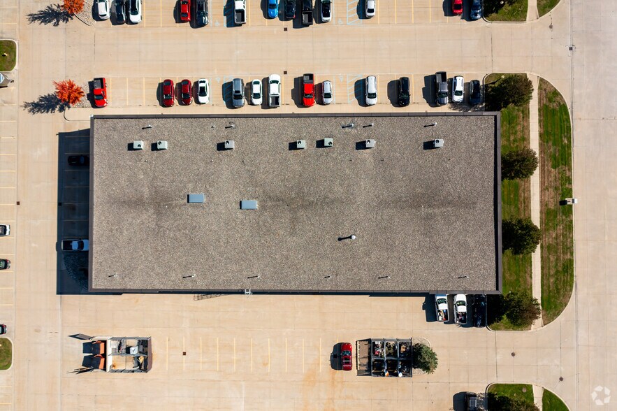 More Photos Of 16049-16089 Leone Dr, Macomb Township Warehouse For Lease