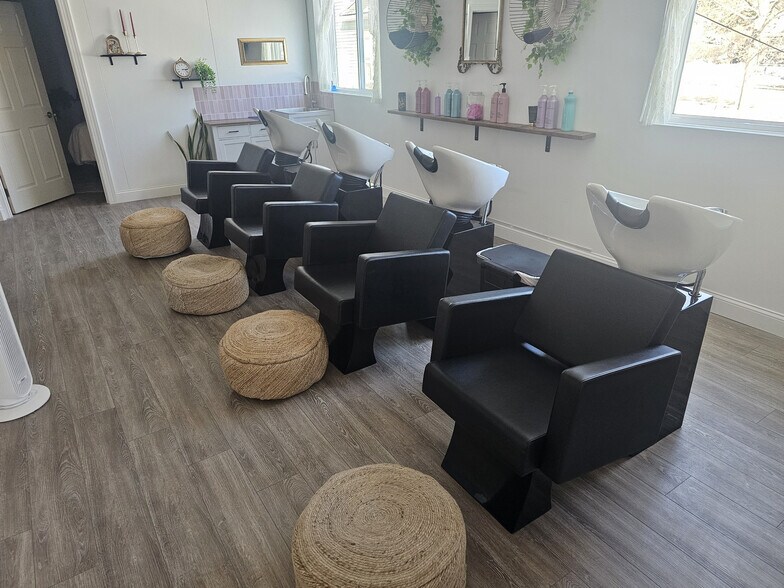 More Photos Of 127-131 E Commerce St, Milford Loft Creative Space For Sale